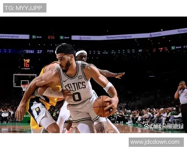 热火与凯尔特人激战再起NBA季后赛对决引发球迷热议与期待